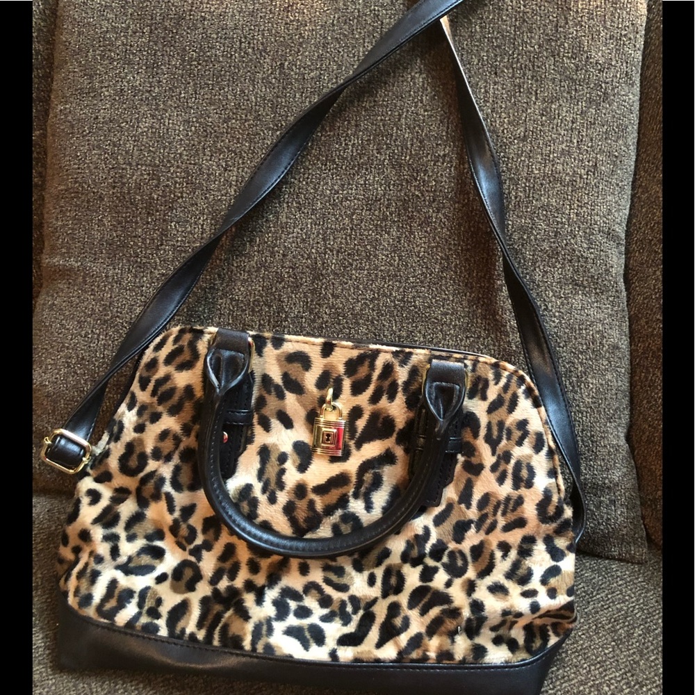 Leopard Print Purse.